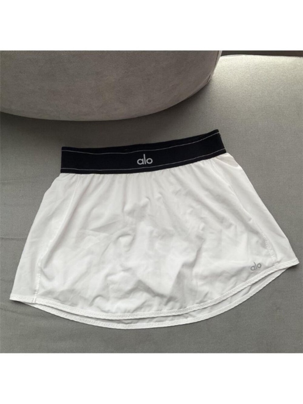 ALO Yoga White Skort with Black Elastic Waistband Large NEW